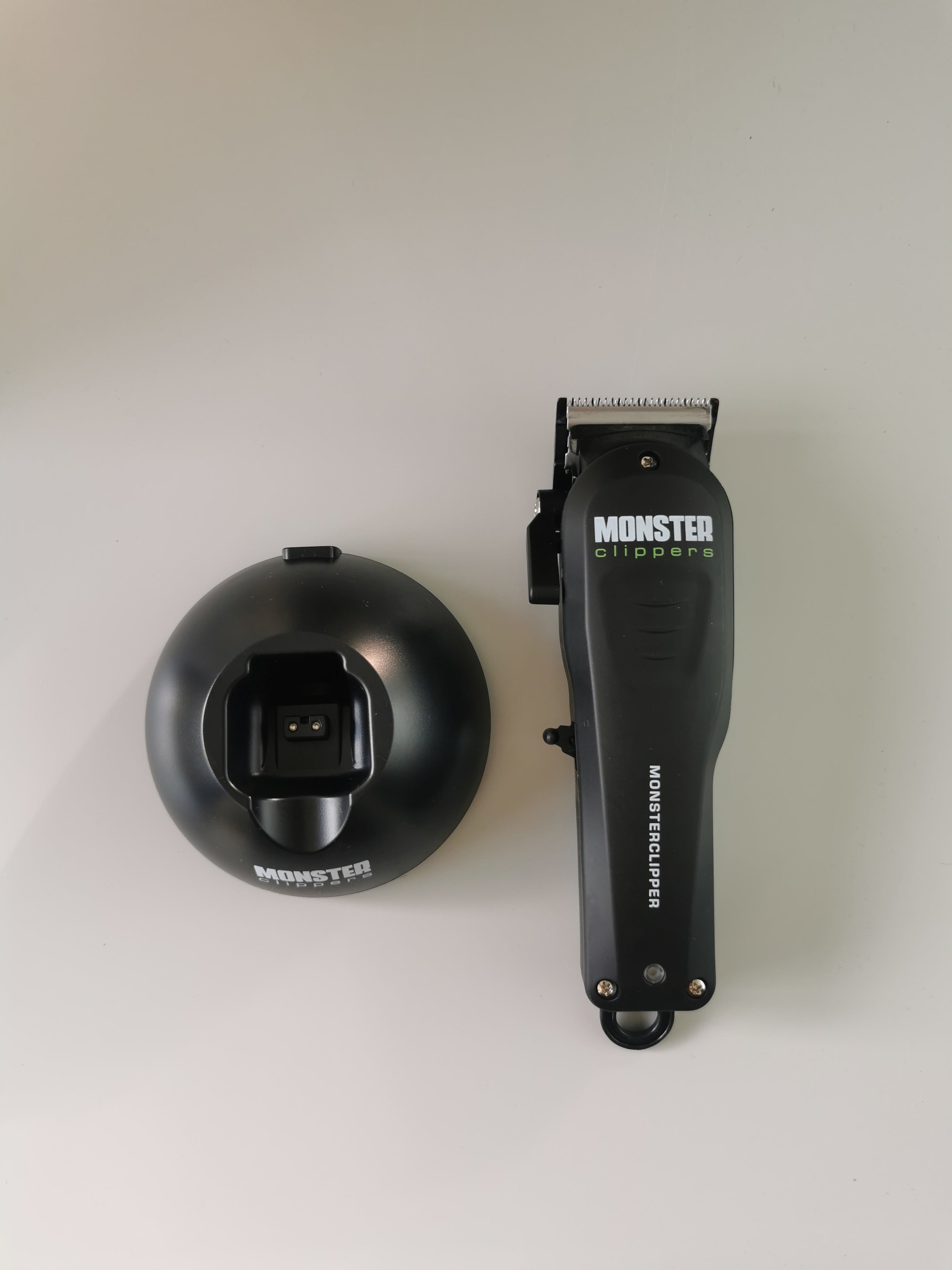 MONSTER CLIPPERS - FADE BLADE + CHARGING STAND