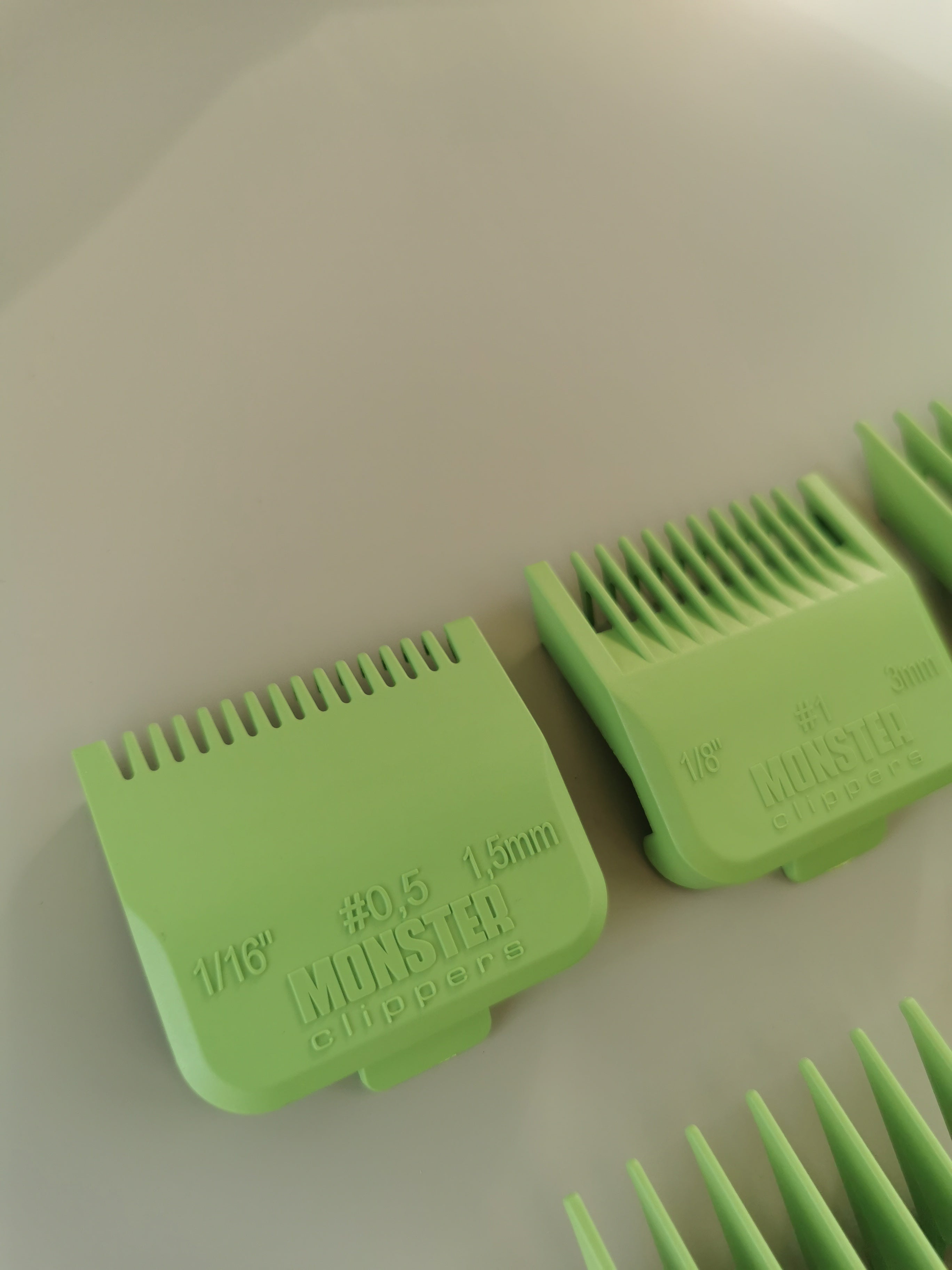 MONSTER MAGNETIC CLIPPER GUARDS - GREEN